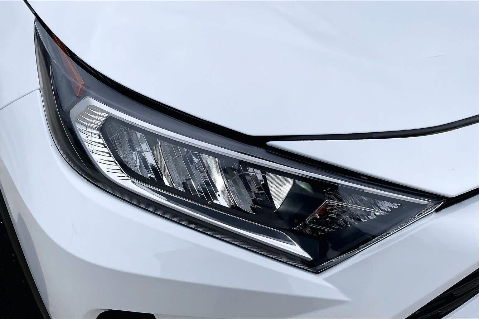 Used 2021 Super White Toyota XLE image 27
