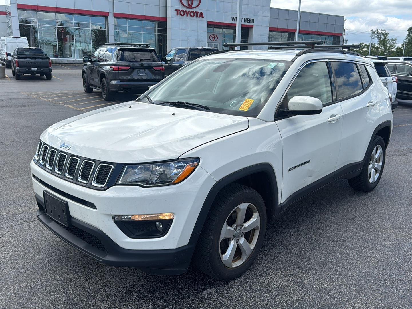 Used 2018 White Clearcoat Jeep Latitude image 3