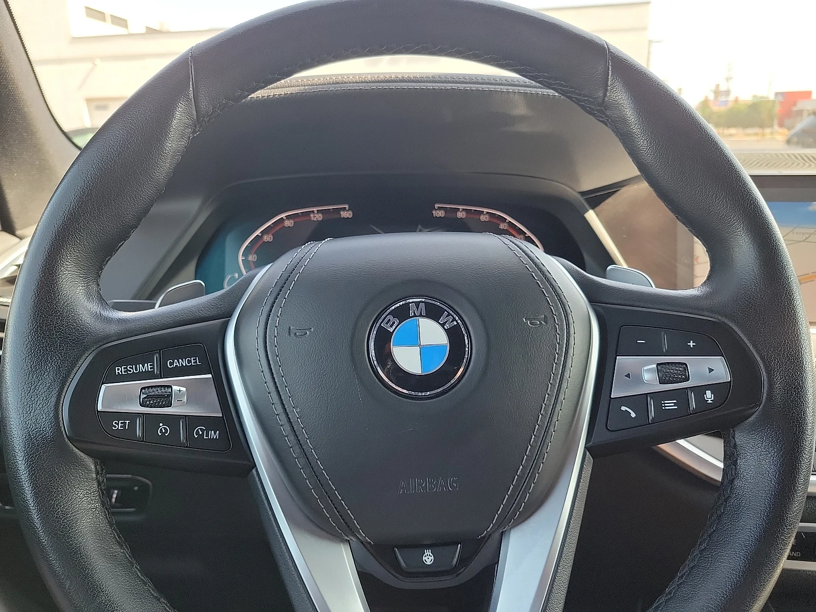 Used 2023 White Metallic BMW xDrive40i image 24