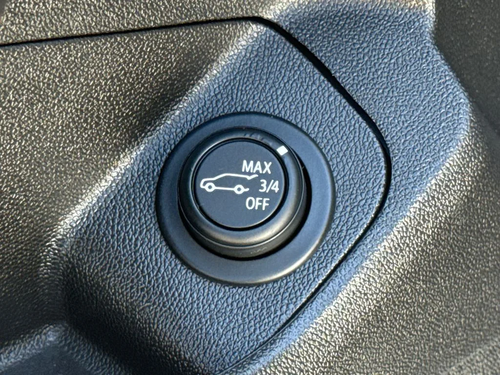 Used 2021 White GMC SLE image 20