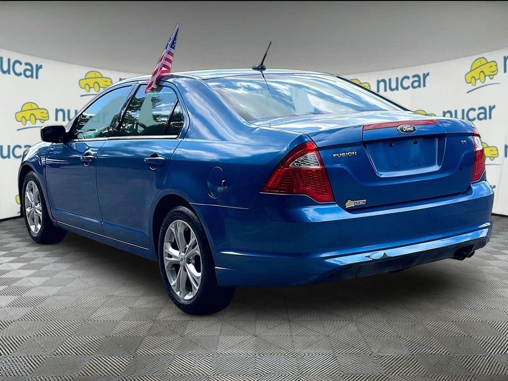 Used 2012 Blue Ford SE image 4