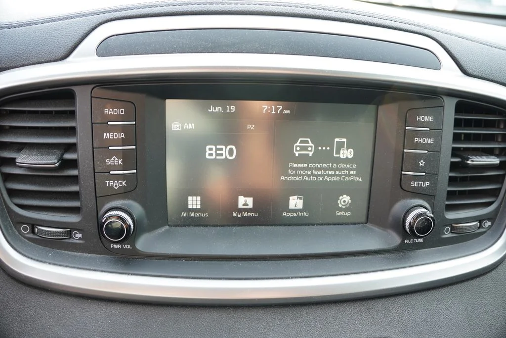 Used 2020 Sparkling Silver Kia LX image 5