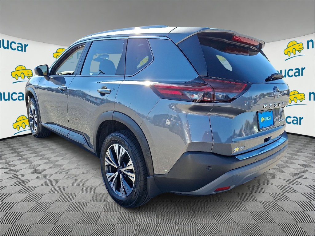 Used 2023 Gray Nissan SV image 5
