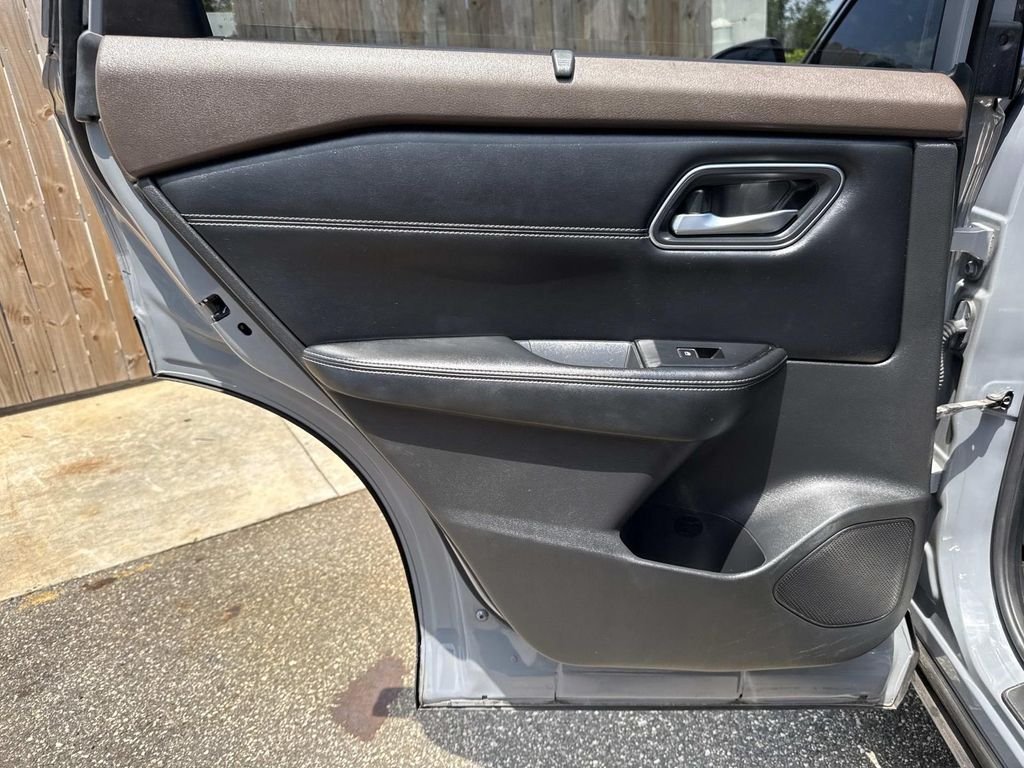 Used 2021 Gray Nissan Platinum image 12