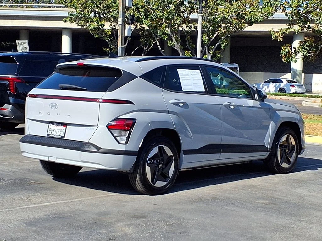 Used 2025 Gray Hyundai SEL image 5