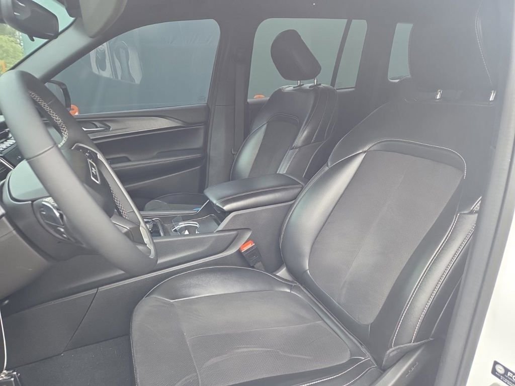 Used 2024 White Jeep Altitude X image 8