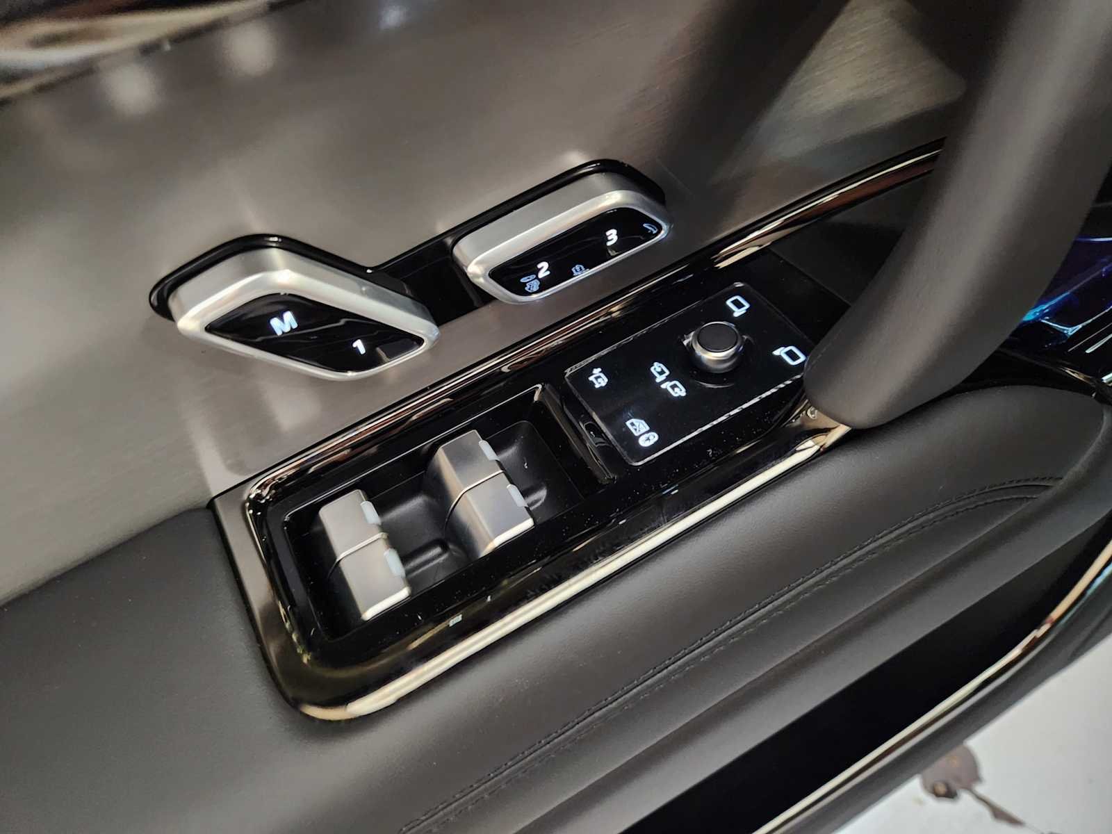 New 2026 Fuji White Land Rover Dynamic SE image 21