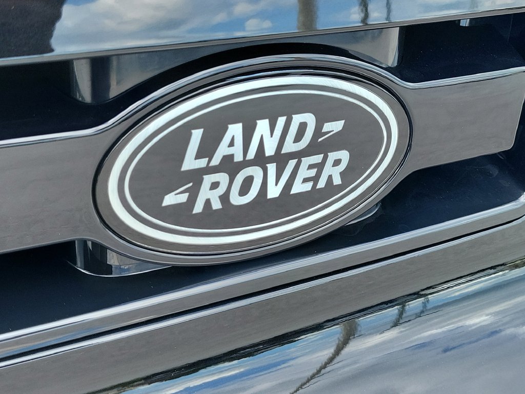 New 2026 Santorini Black Land Rover V8 image 10