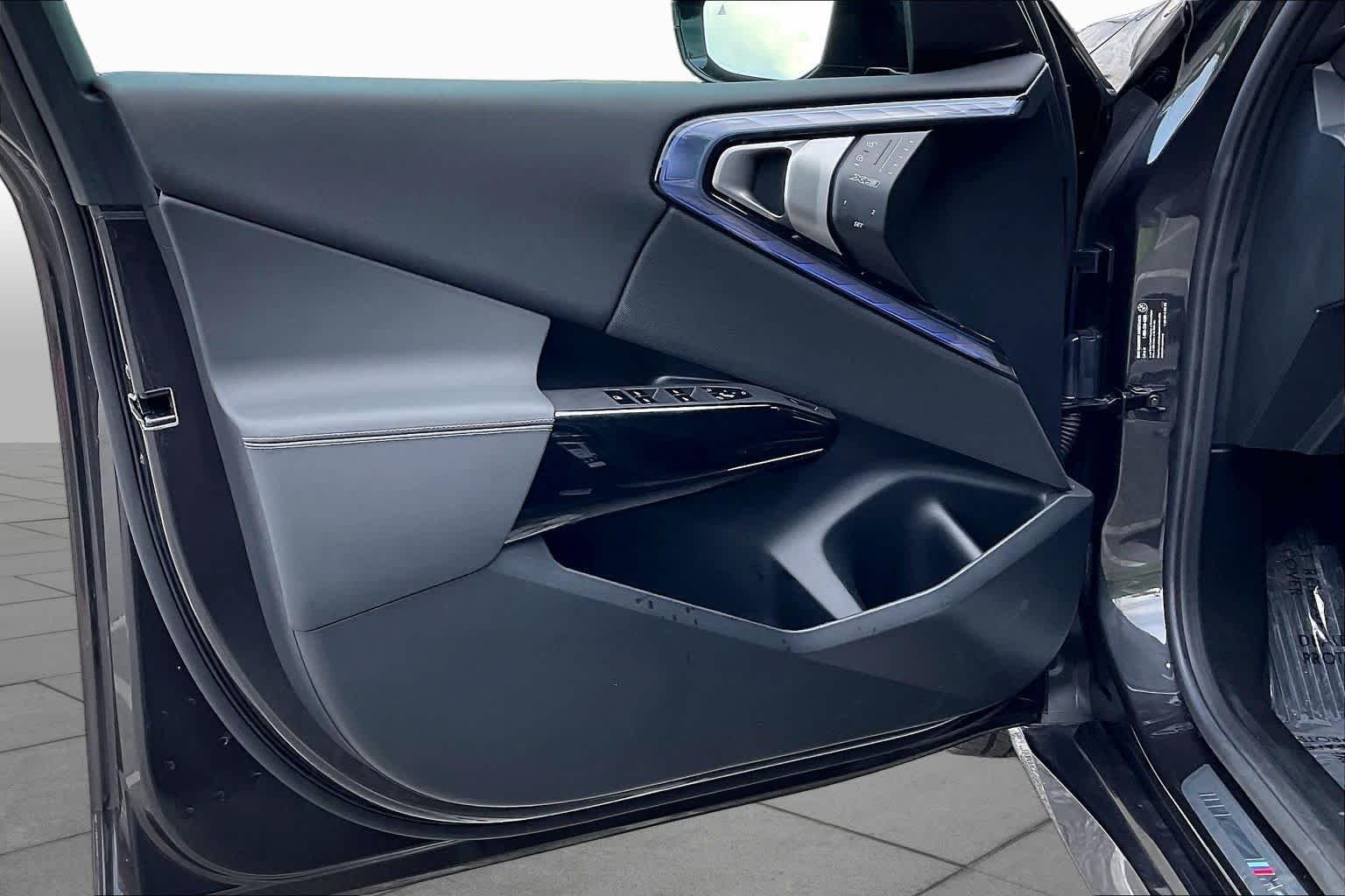 New 2026 Dark Graphite Metallic BMW 30 xDrive image 10