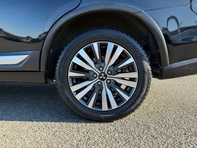 Used 2020 Labrador Black Metallic Mitsubishi ES image 17