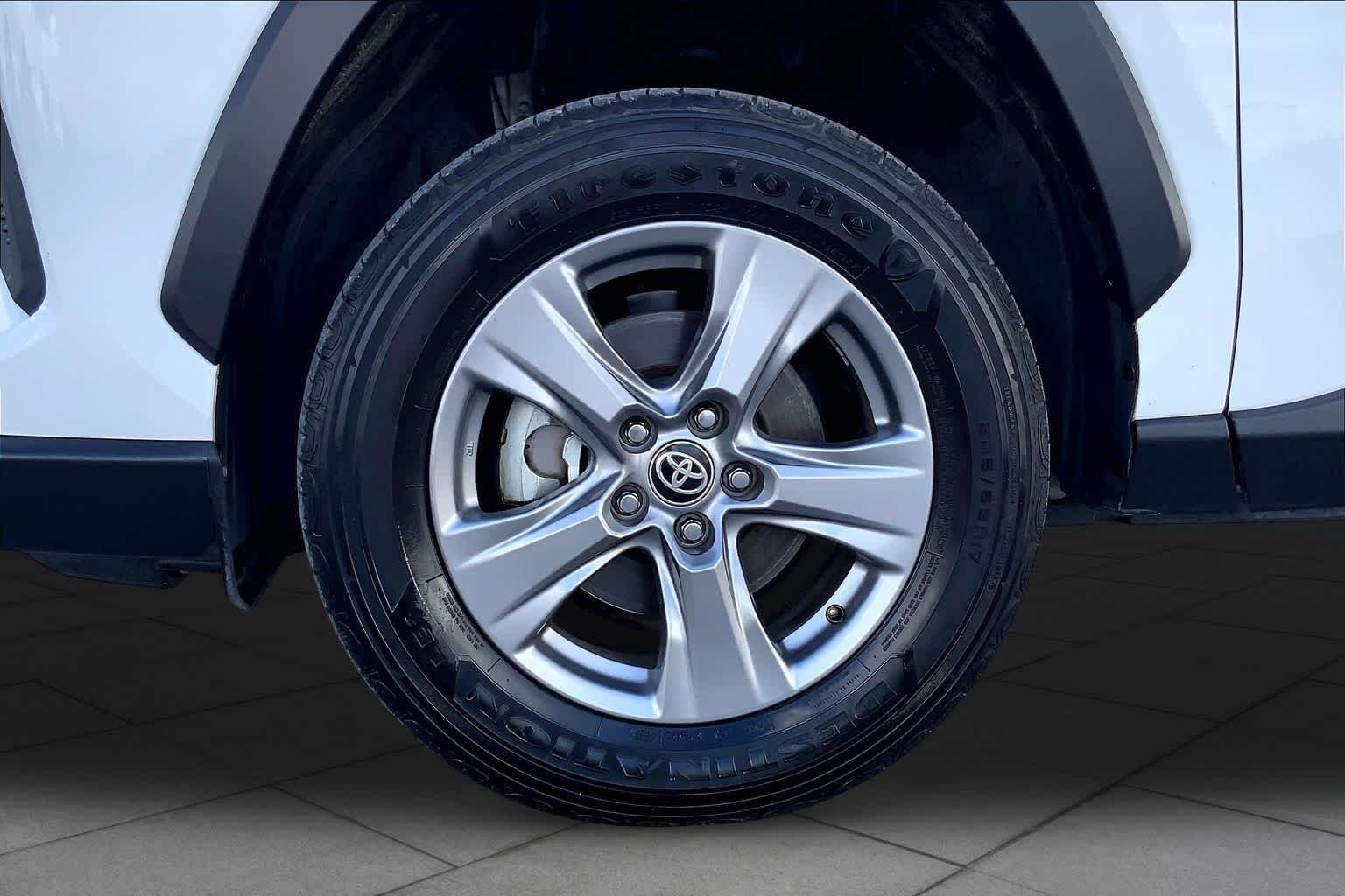 Used 2025 Ice Cap Toyota XLE image 11