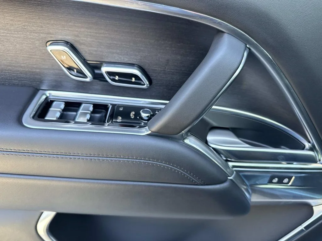 2025 Land Rover Range Rover SE - Photo 12