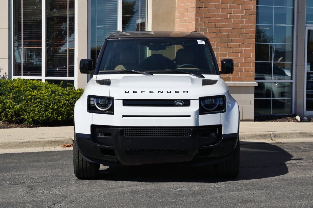 New 2026 Fuji White Land Rover X-Dynamic SE image 4