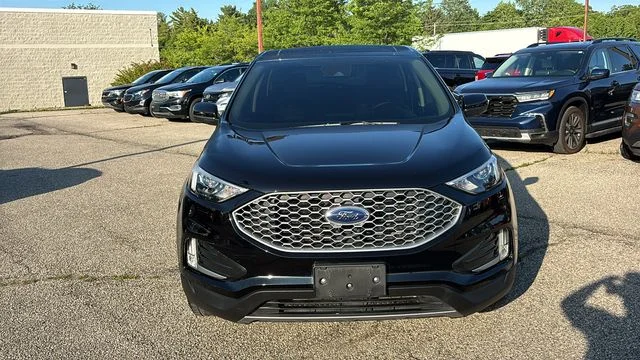 Used 2024 Black Ford SEL image 5