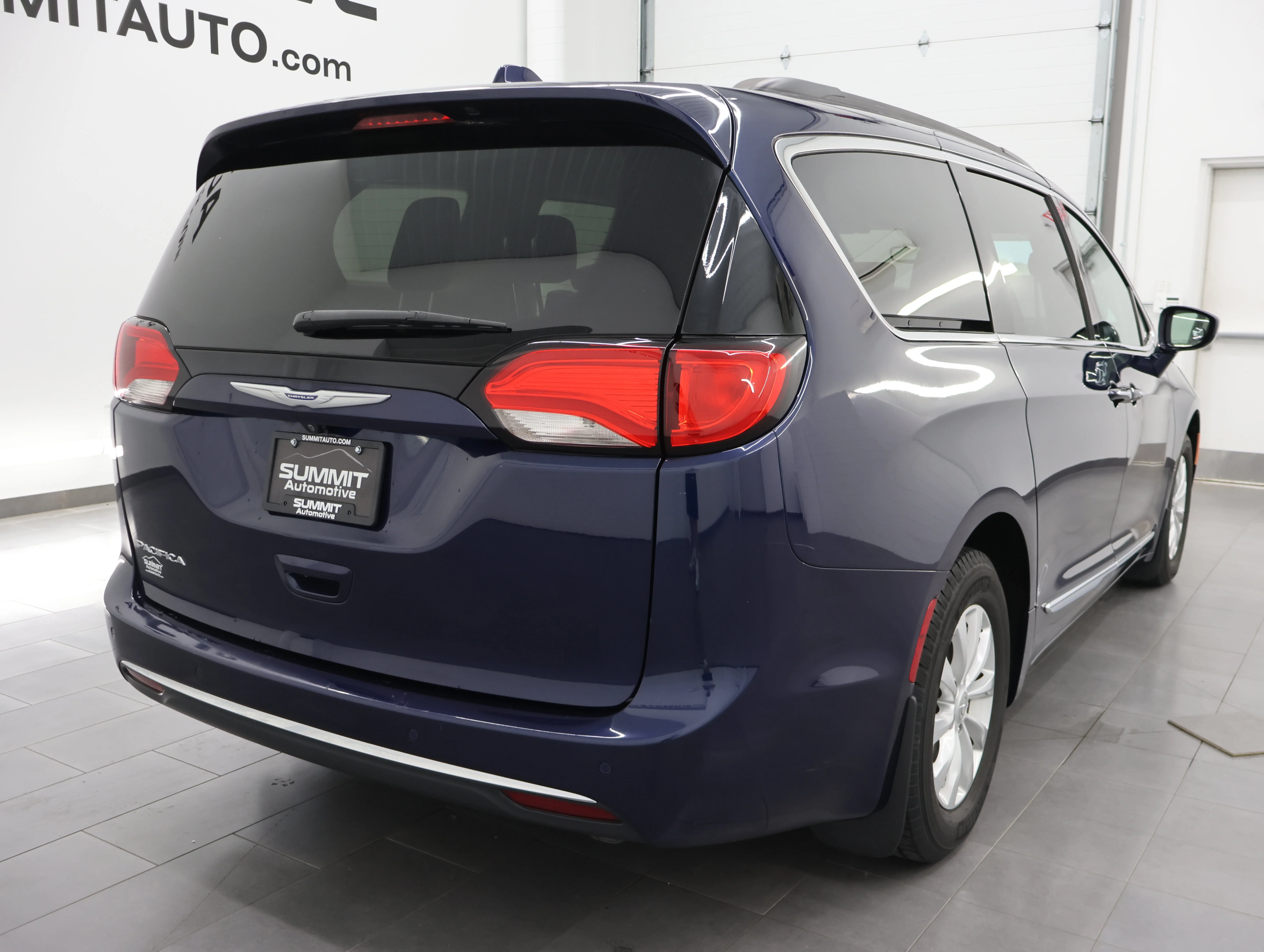 Used 2017 Jazz Blue Pearlcoat Chrysler Touring L image 5