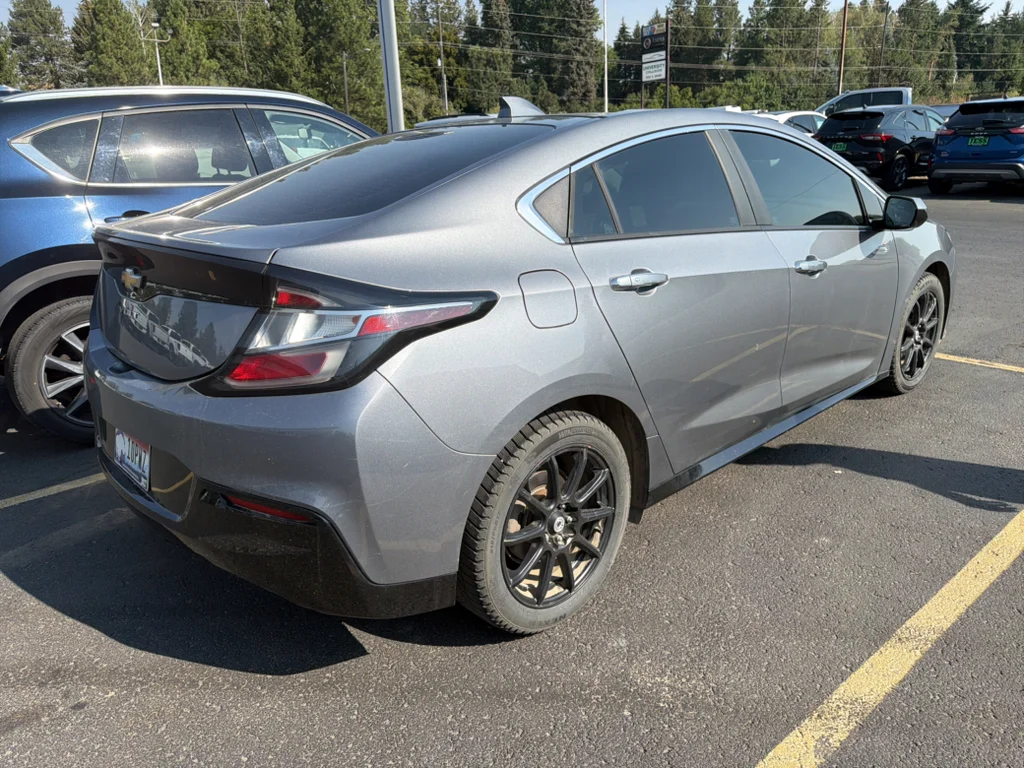 Used 2018 Satin Steel Metallic Chevrolet LT image 4