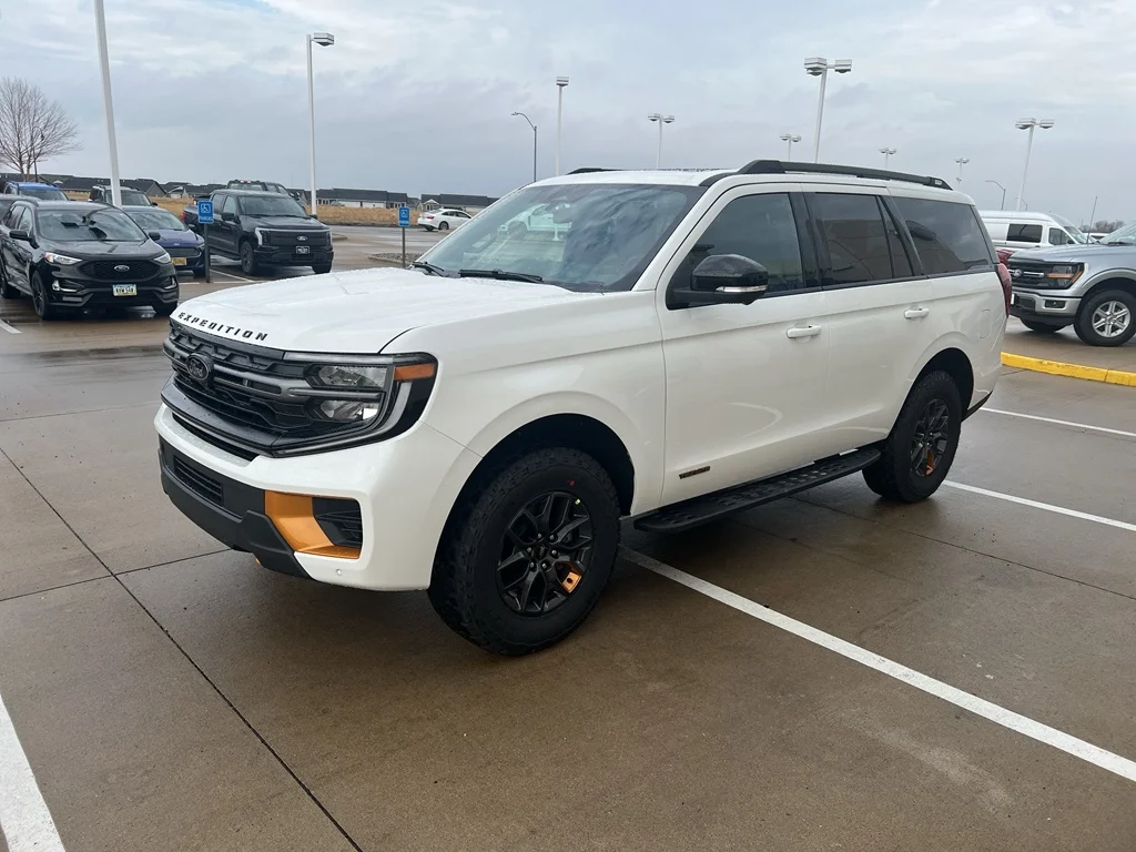 New 2026 Star White Metallic Tri-Coat Ford Tremor® image 4