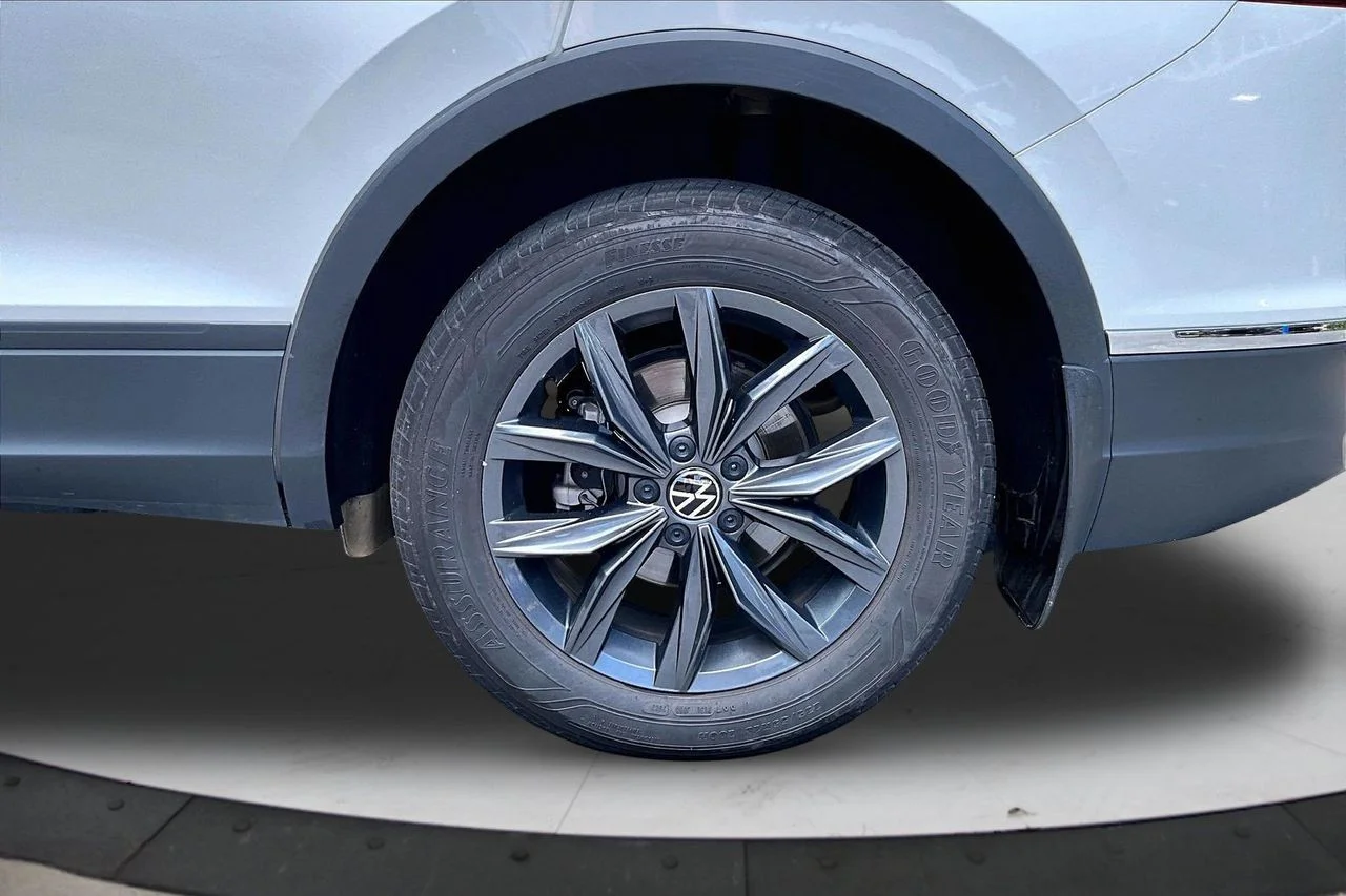 Certified Used 2023  Volkswagen 2.0T SE image 33