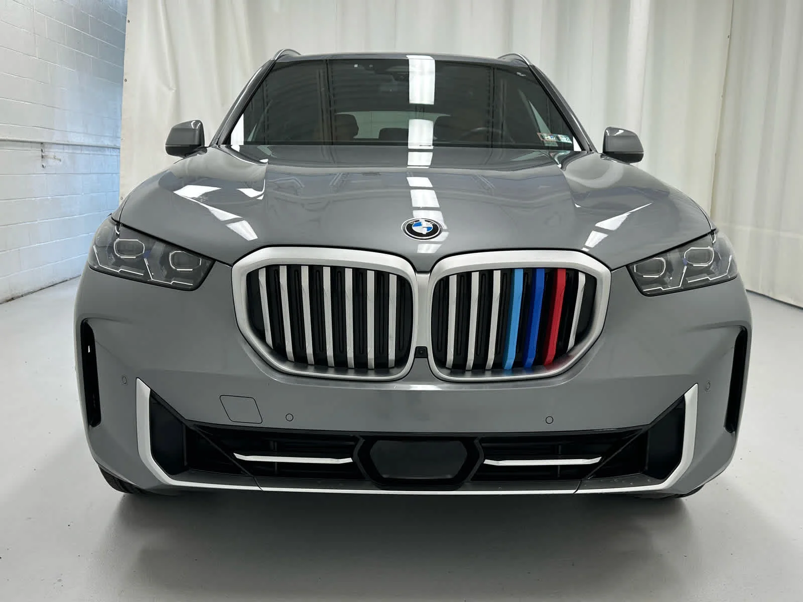 Used 2025 Skyscraper Grey Metallic BMW xDrive40i image 5