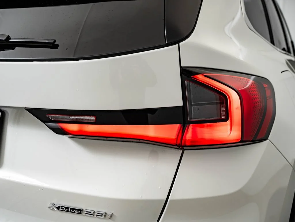 Used 2025 Alpine White BMW xDrive28i image 9