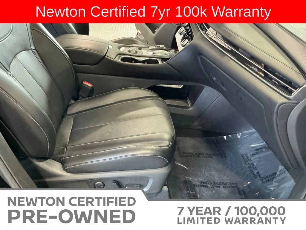 Certified Used 2025 Mineral Black INFINITI LUXE image 17