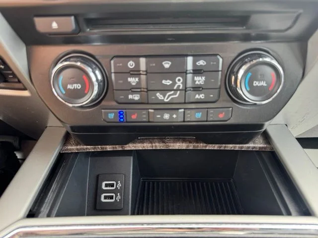 Used 2017 Magnetic Ford Lariat image 16