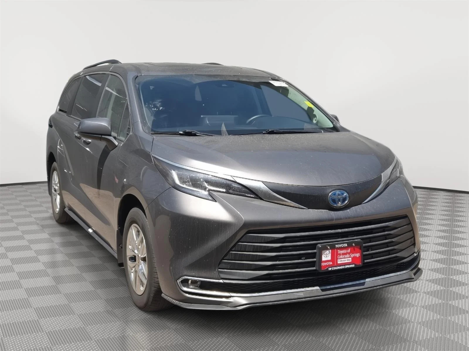 2022 Toyota Sienna XLE 7-Passenger Hybrid AWD's photo