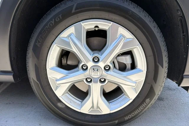 Certified Used 2023 Platinum White Pearl Honda LX image 5