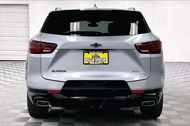 Used 2025 Sterling Gray Metallic Chevrolet RS image 5