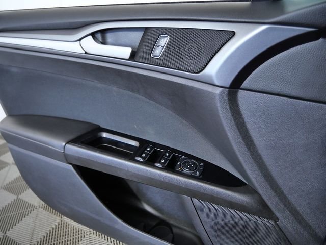 Used 2016 Silver Ford SE image 26