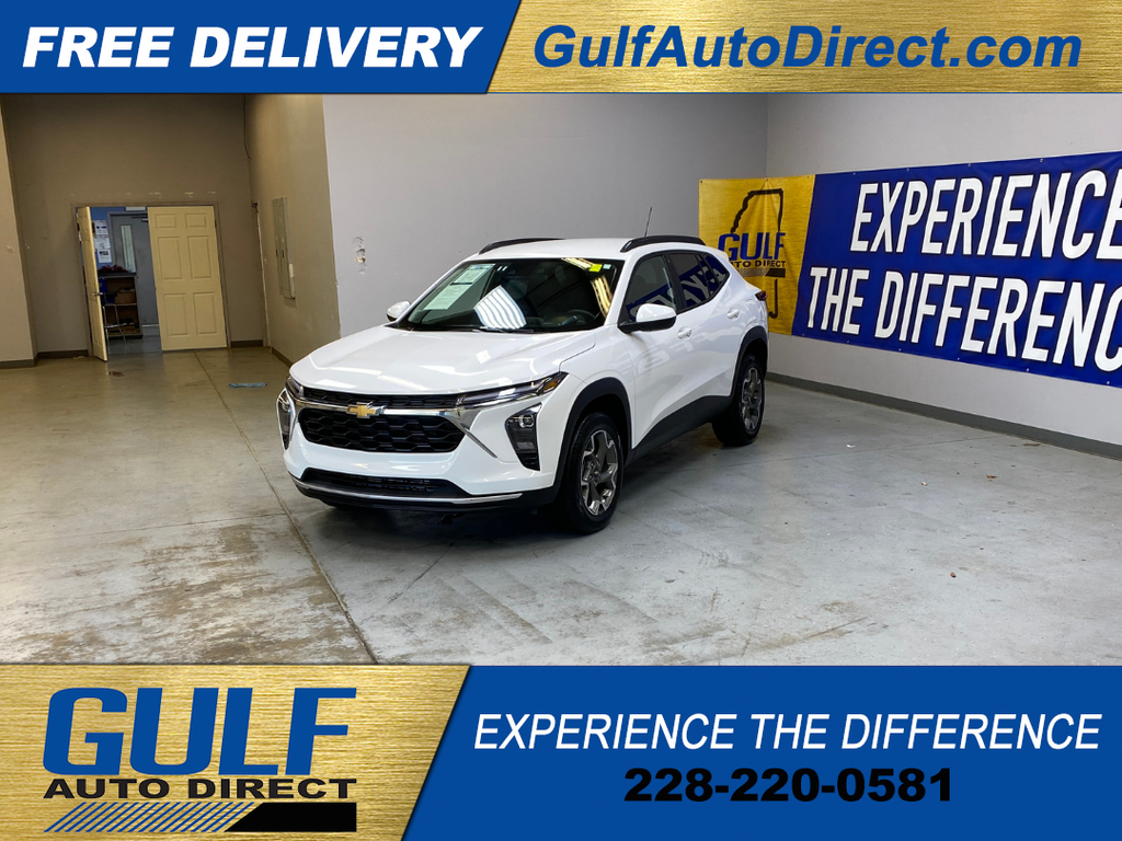 Used 2025 White Chevrolet LT image 4