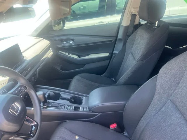 Used 2025  Honda SE image 2