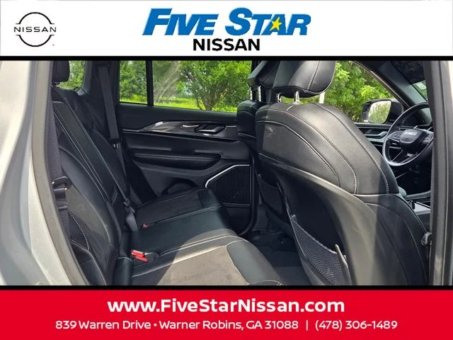 Used 2022 Silver Jeep Altitude image 16