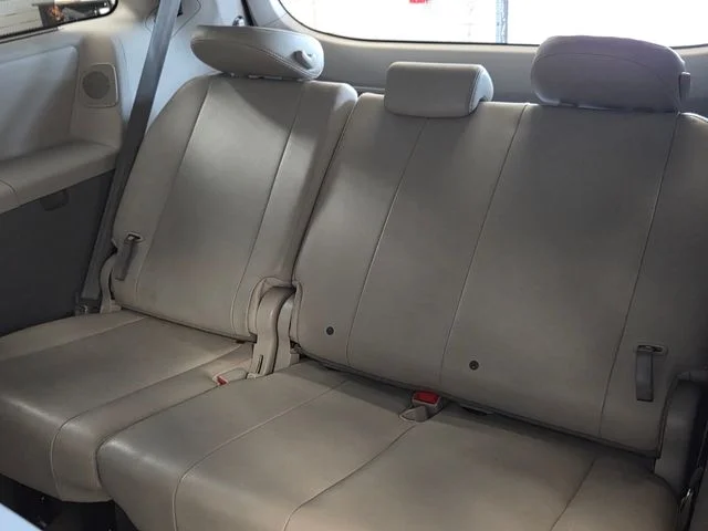 Used 2013 Silver Toyota XLE image 14