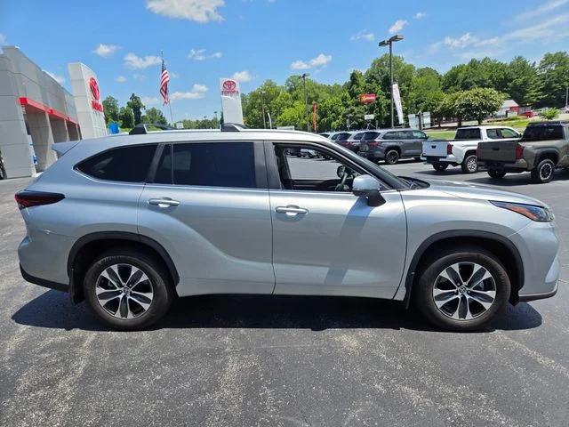 Used 2024 Silver Toyota XLE image 9