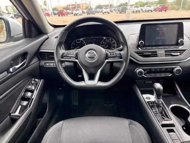 Used 2022 Silver Nissan 2.5 SV image 14