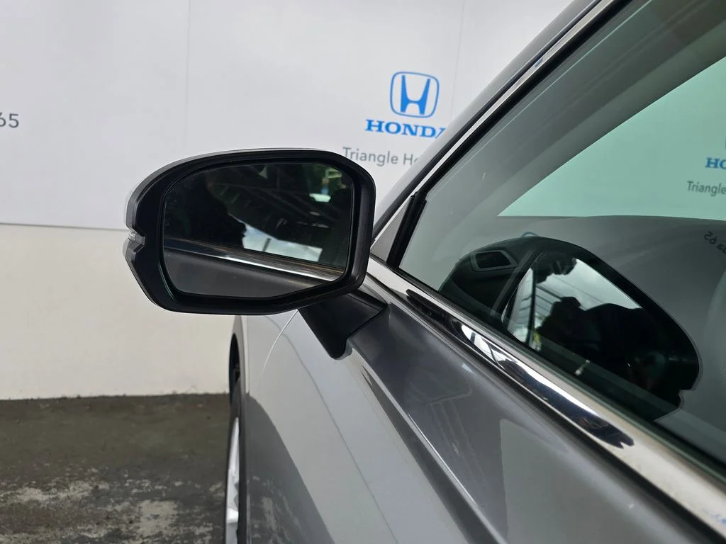 Used 2025  Honda LX image 31