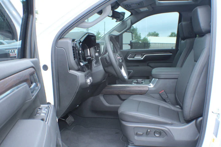 Used 2025 Summit White GMC SLT image 13