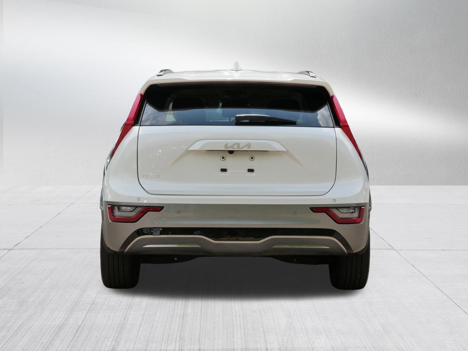 Certified Used 2024 Snow White Pearl Kia Wave image 6
