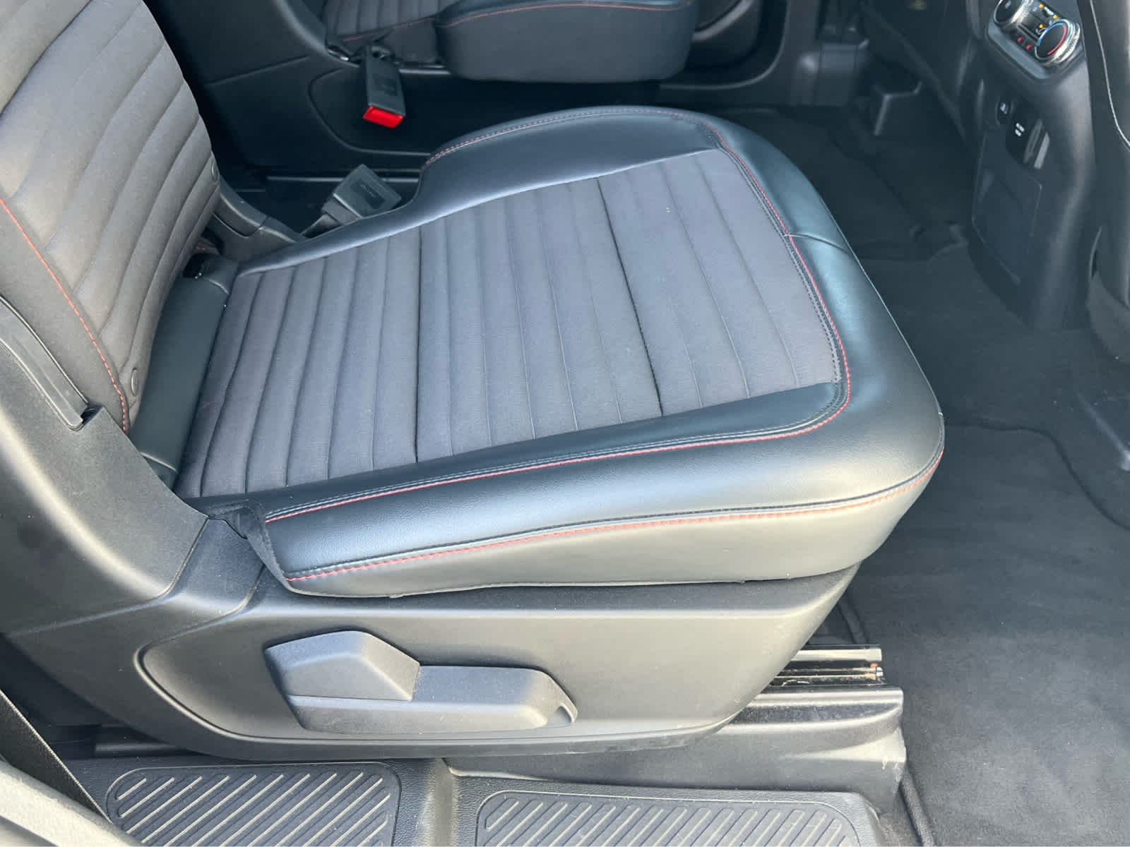 2025 Ford Explorer ST-LINE - Photo 22