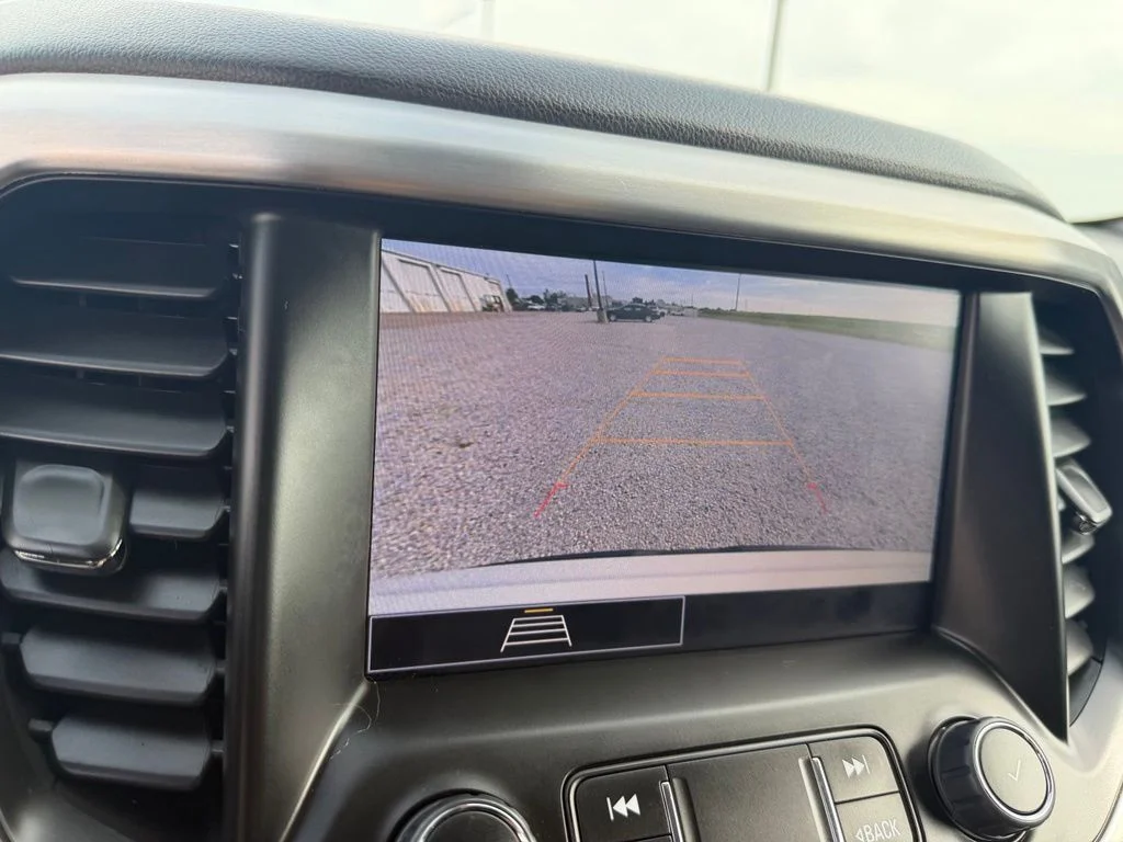 Used 2023 White GMC SLE image 19
