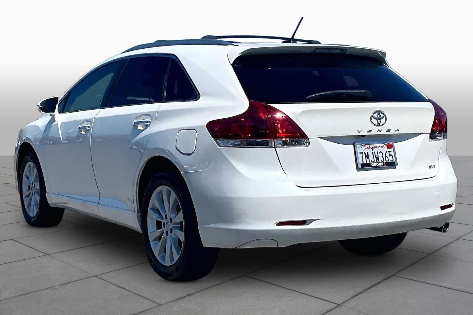Used 2015 Blizzard Pearl Toyota XLE image 11