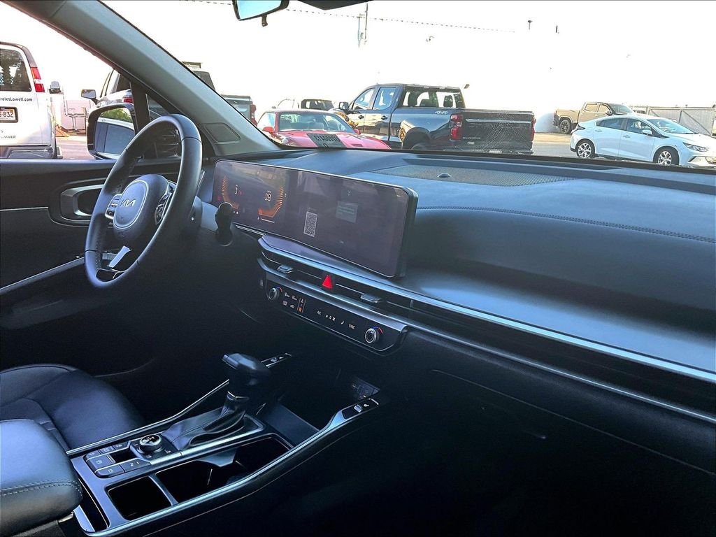 Used 2025 Black Kia S image 22
