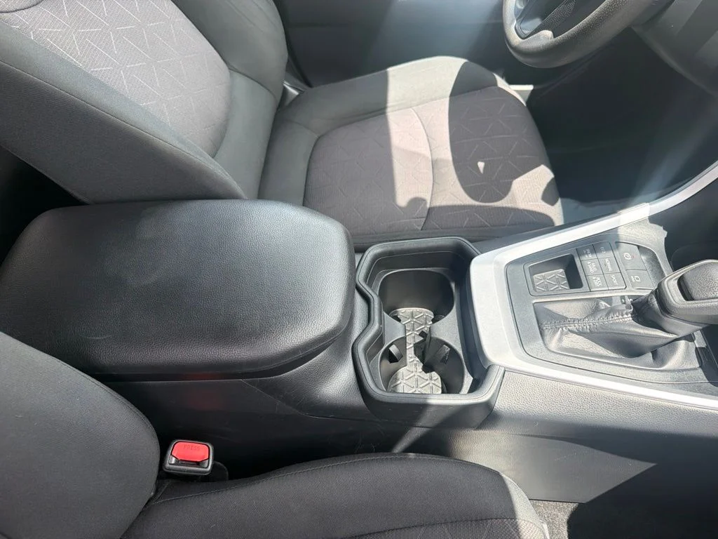 Used 2019 White Toyota XLE image 37