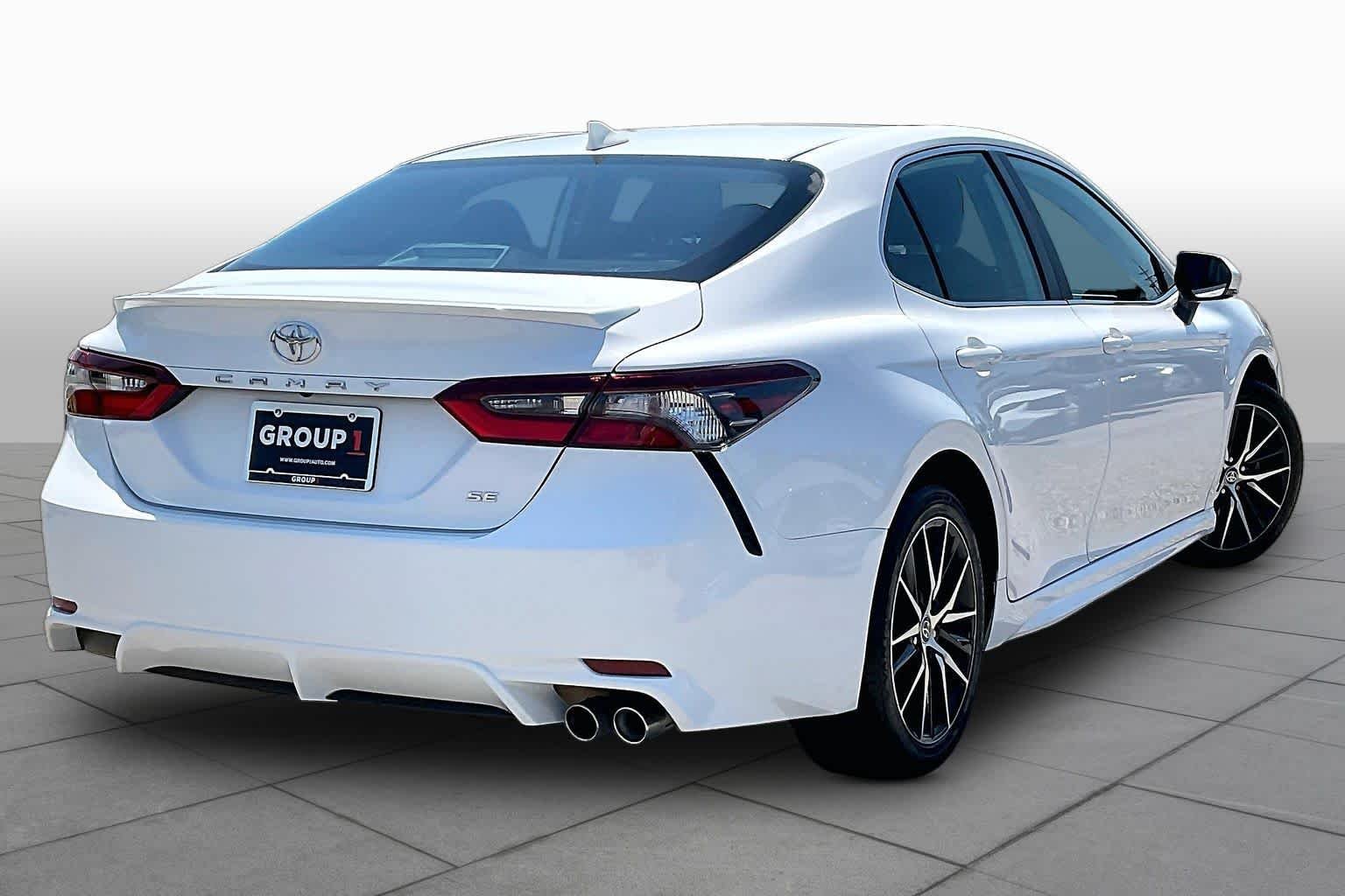 Used 2024 Ice Cap Toyota SE image 13