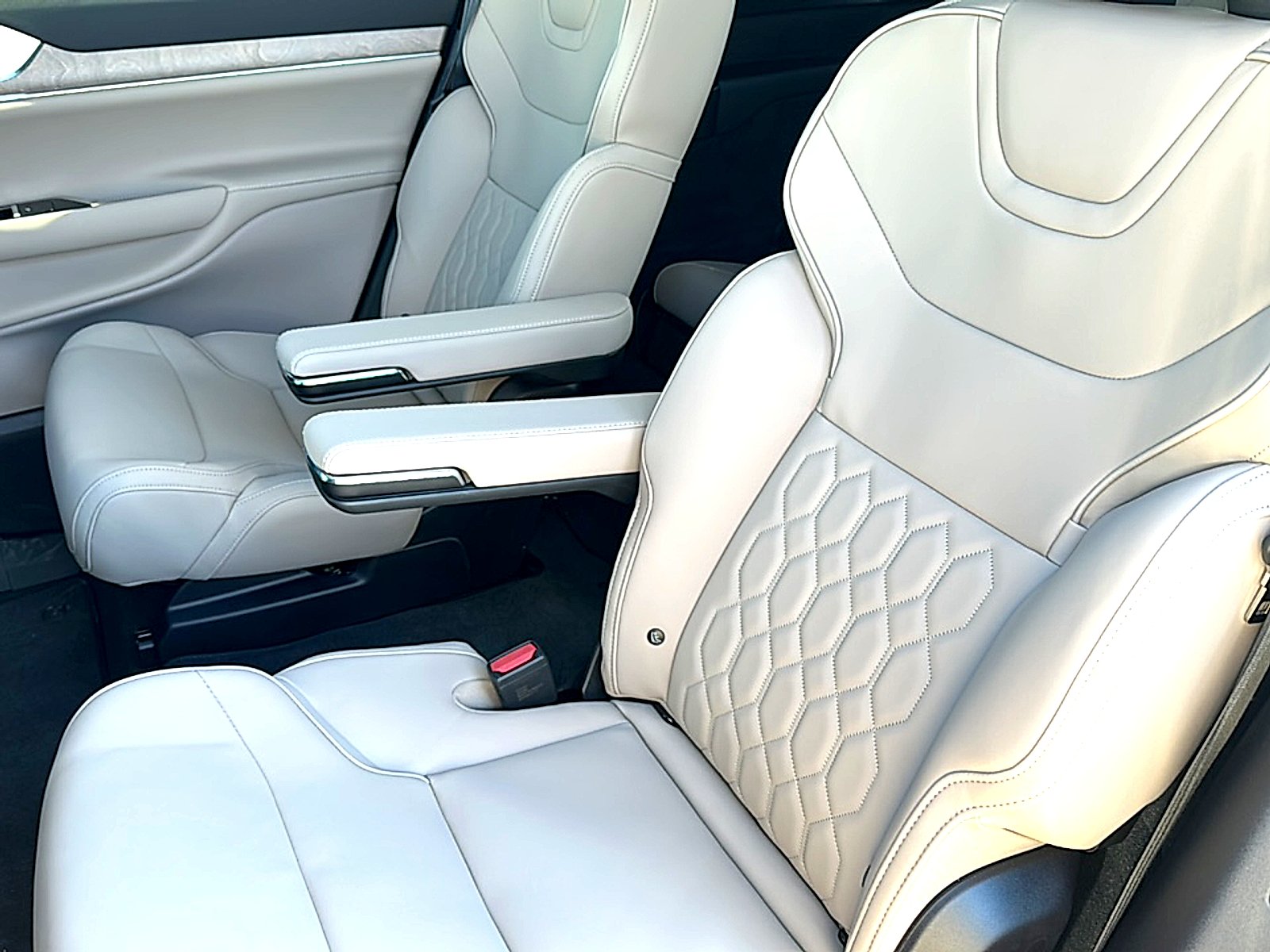 New 2025 Mulberry Red Volvo Ultra image 16