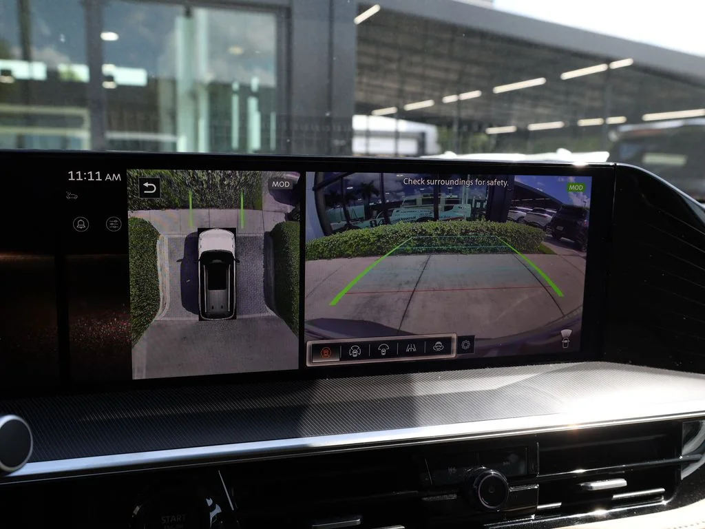 Used 2026 White INFINITI PURE image 36