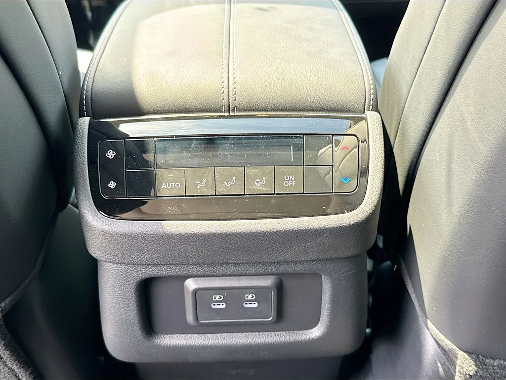 Used 2027 Black INFINITI PURE image 27
