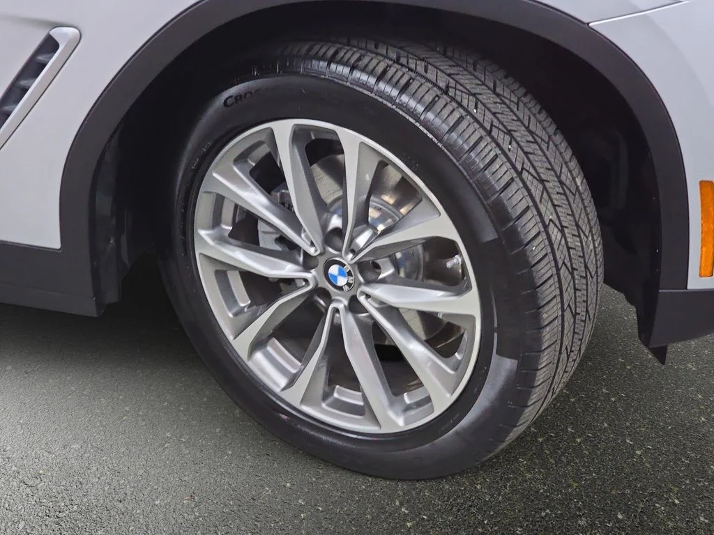 Used 2019 Silver BMW xDrive30i image 33
