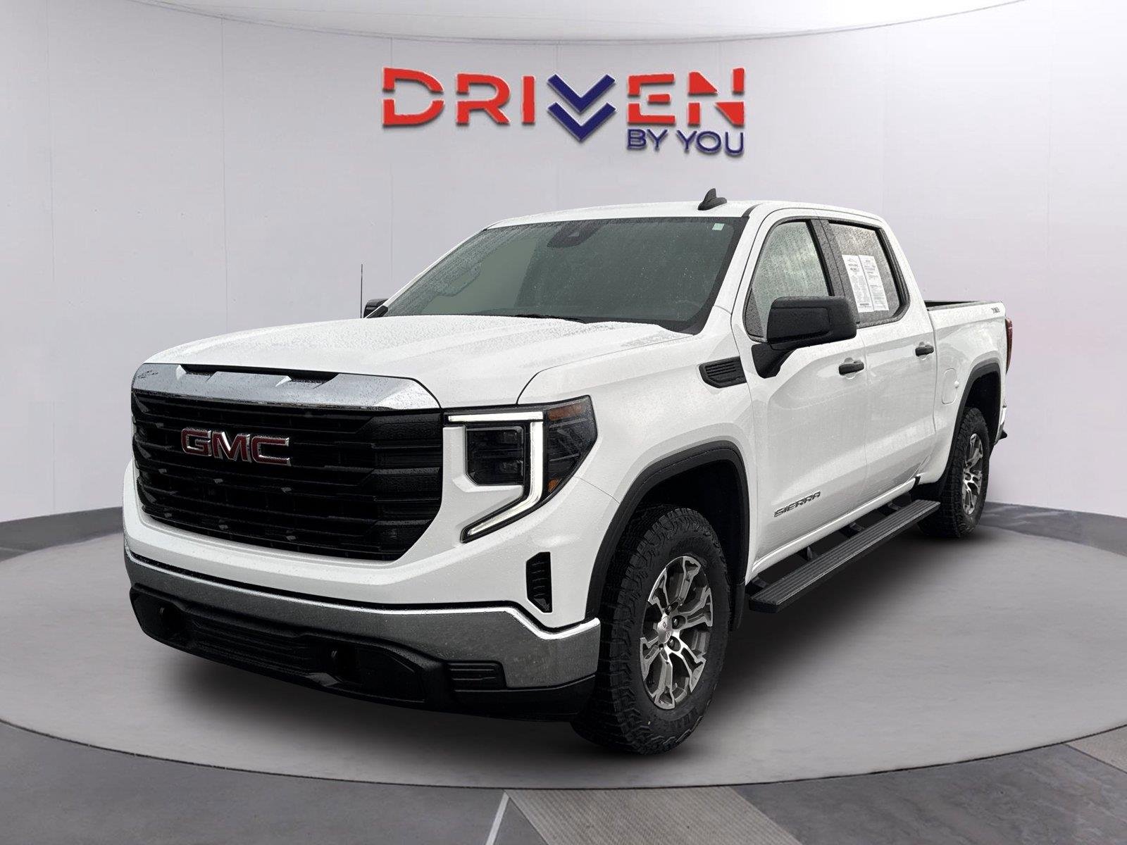Used 2025 Summit White GMC Pro image 8